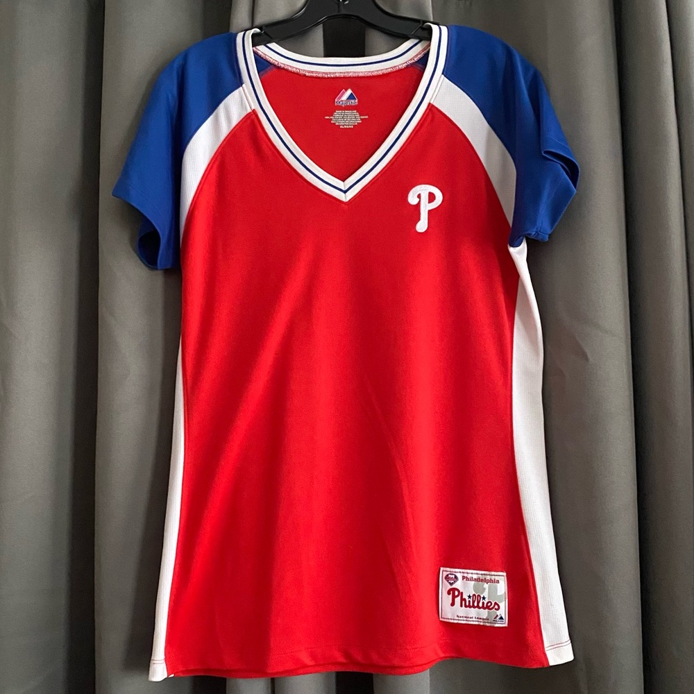 Juniors Phillies Poly Sport Tee. Size XL.